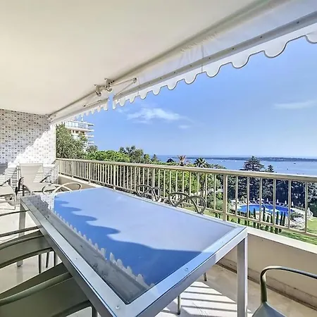Apartment Vue Avec Piscine