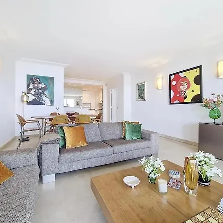 Apartment Vue Avec Piscine